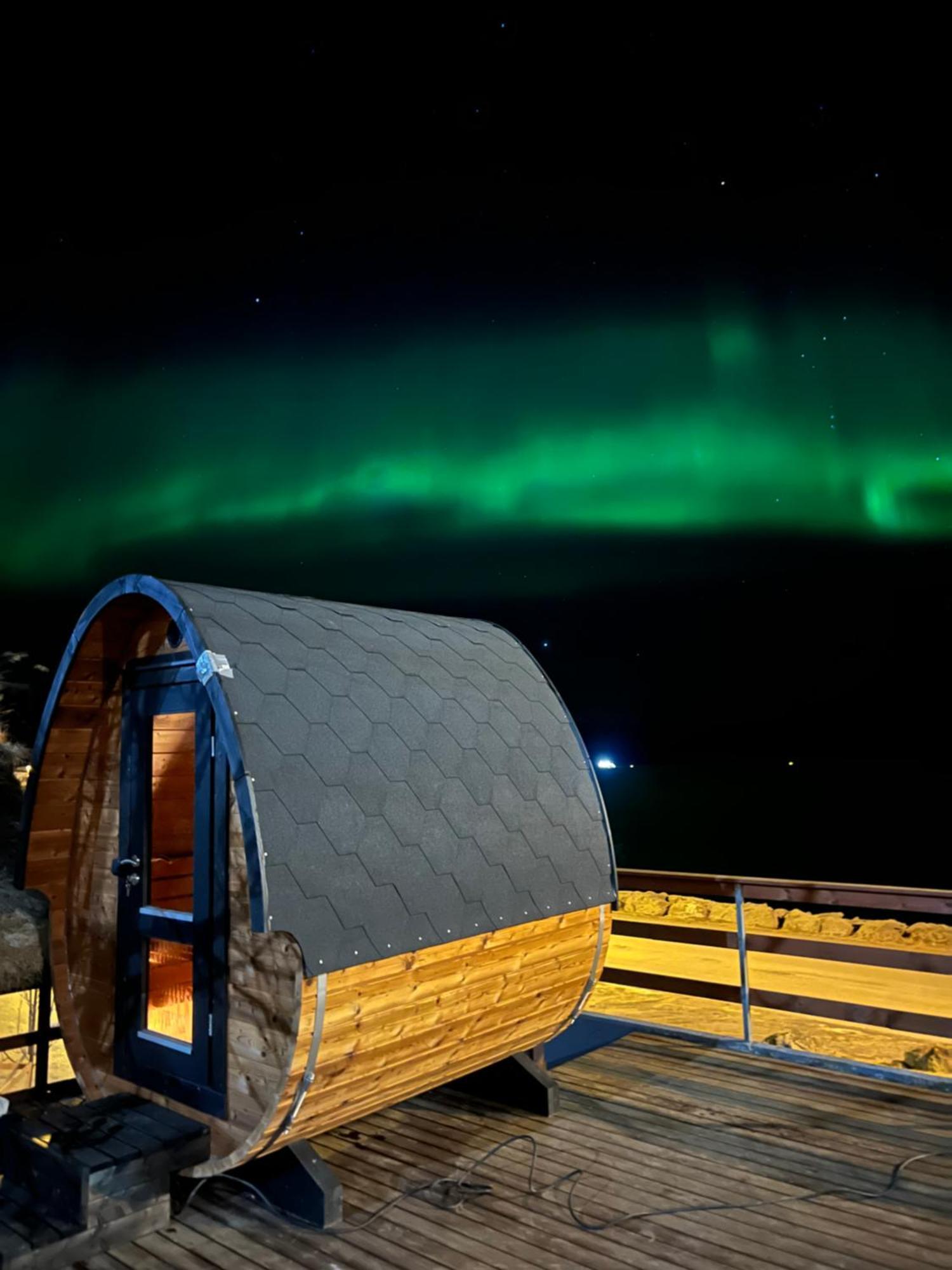Hotel West Patreksfjordur エクステリア 写真