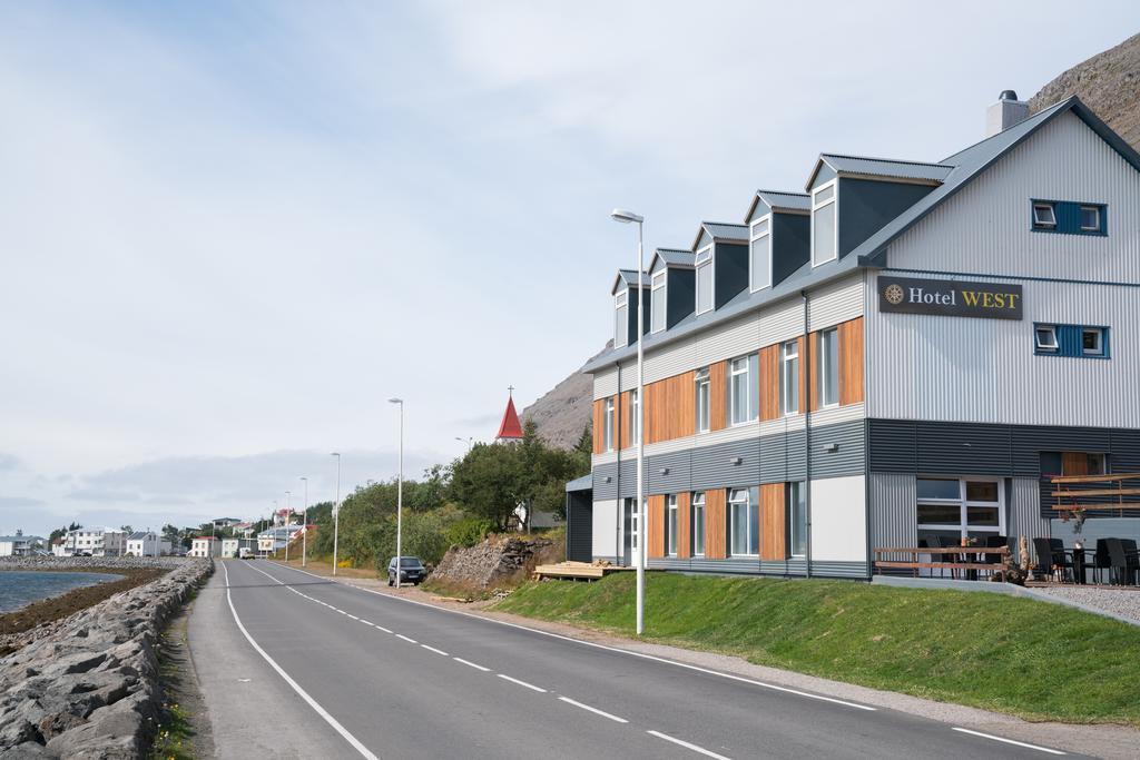 Hotel West Patreksfjordur エクステリア 写真
