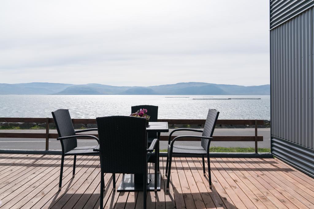 Hotel West Patreksfjordur エクステリア 写真