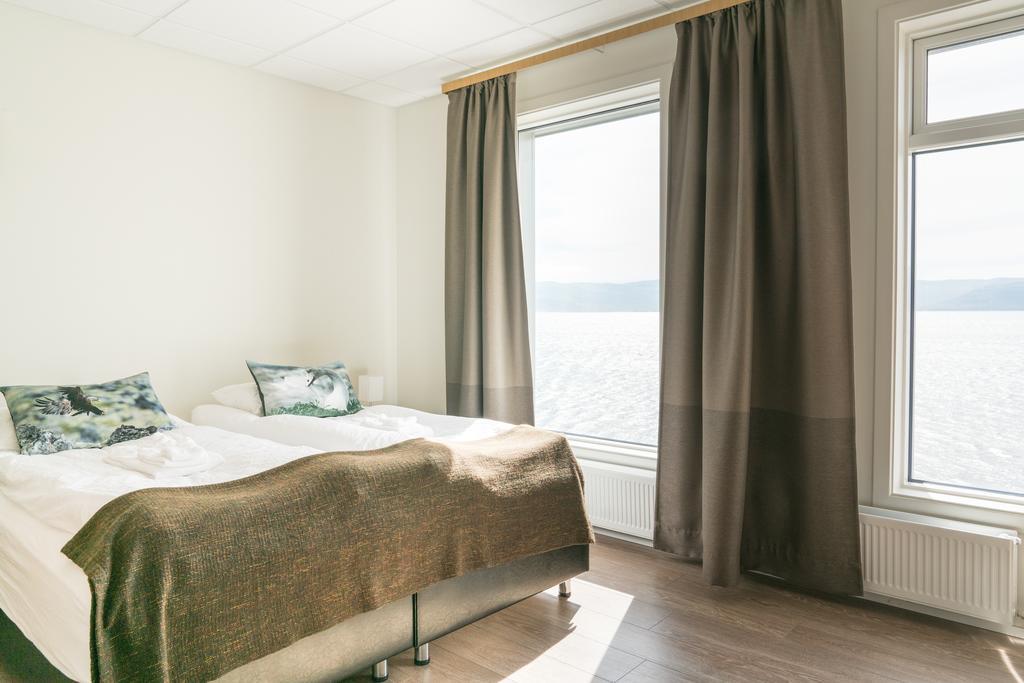 Hotel West Patreksfjordur エクステリア 写真