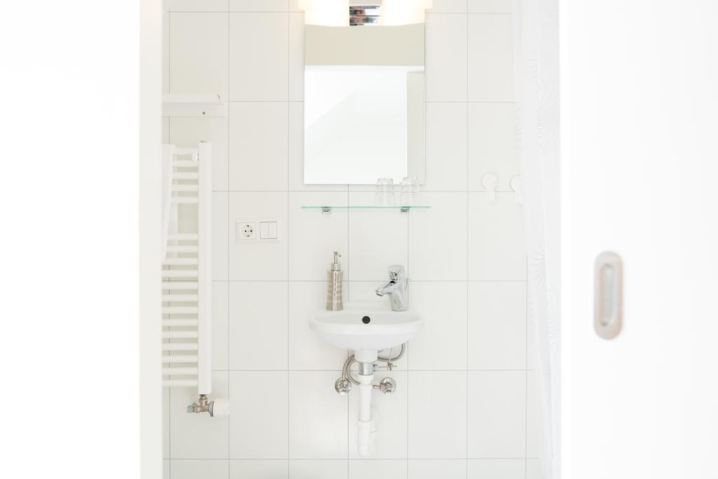 Hotel West Patreksfjordur エクステリア 写真