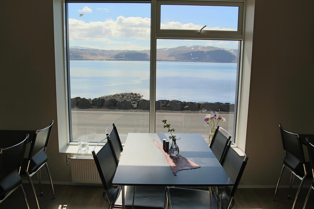 Hotel West Patreksfjordur エクステリア 写真